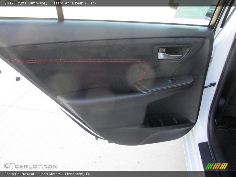 Blizzard White Pearl / Black 2017 Toyota Camry XSE