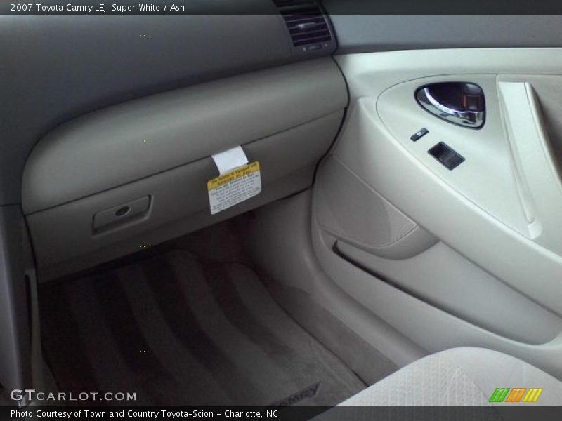 Super White / Ash 2007 Toyota Camry LE