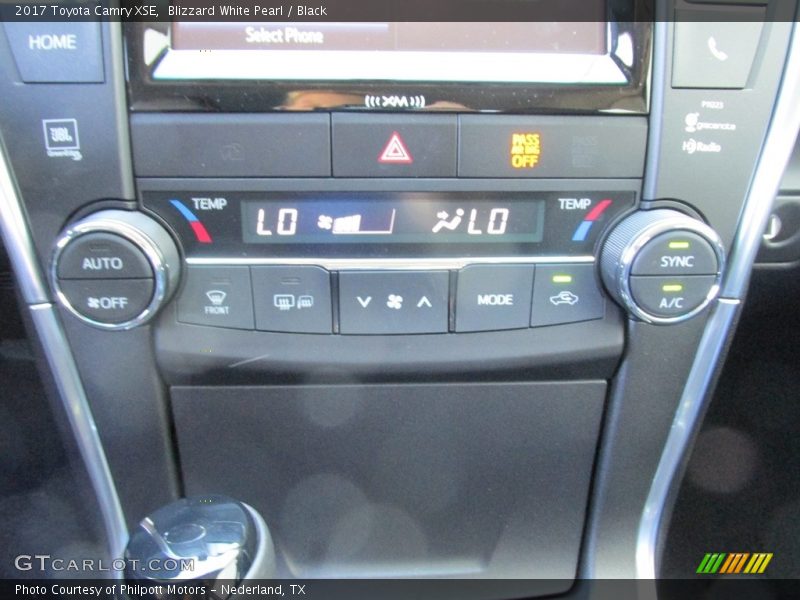 Blizzard White Pearl / Black 2017 Toyota Camry XSE