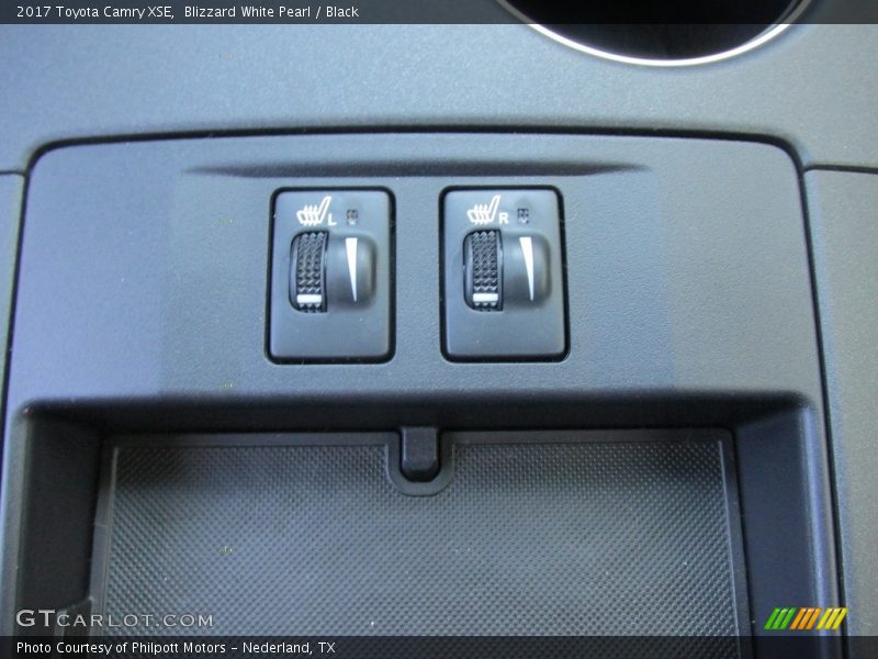 Blizzard White Pearl / Black 2017 Toyota Camry XSE