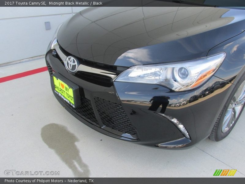 Midnight Black Metallic / Black 2017 Toyota Camry SE