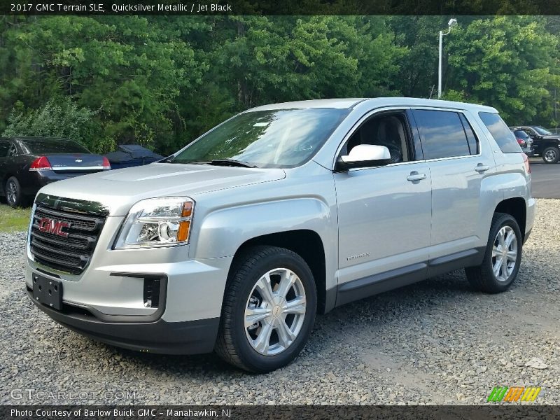 Front 3/4 View of 2017 Terrain SLE