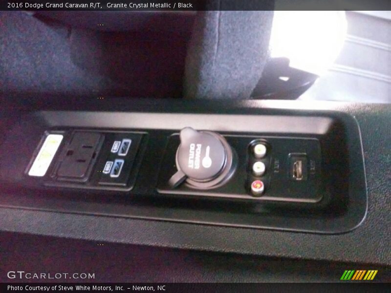 Granite Crystal Metallic / Black 2016 Dodge Grand Caravan R/T