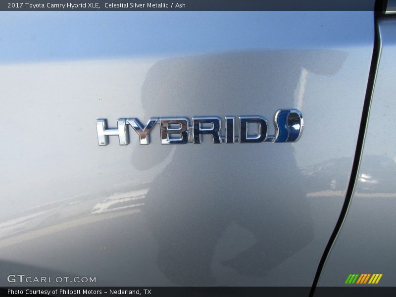  2017 Camry Hybrid XLE Logo