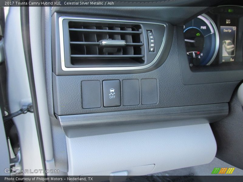 Controls of 2017 Camry Hybrid XLE