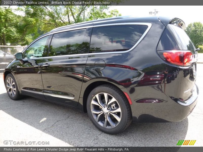 Brilliant Black Crystal Pearl / Black/Alloy 2017 Chrysler Pacifica Limited