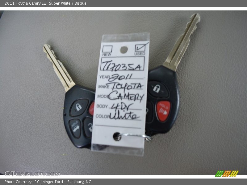 Super White / Bisque 2011 Toyota Camry LE
