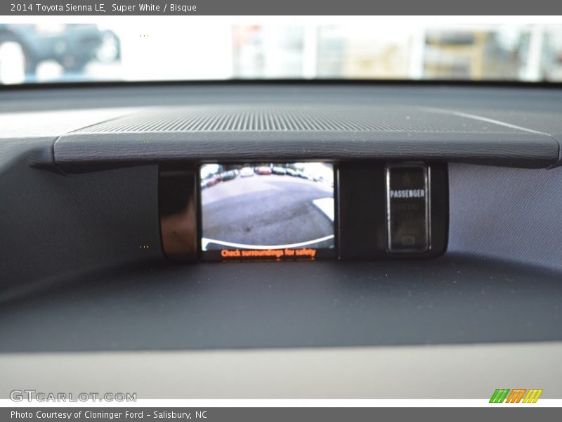 Super White / Bisque 2014 Toyota Sienna LE