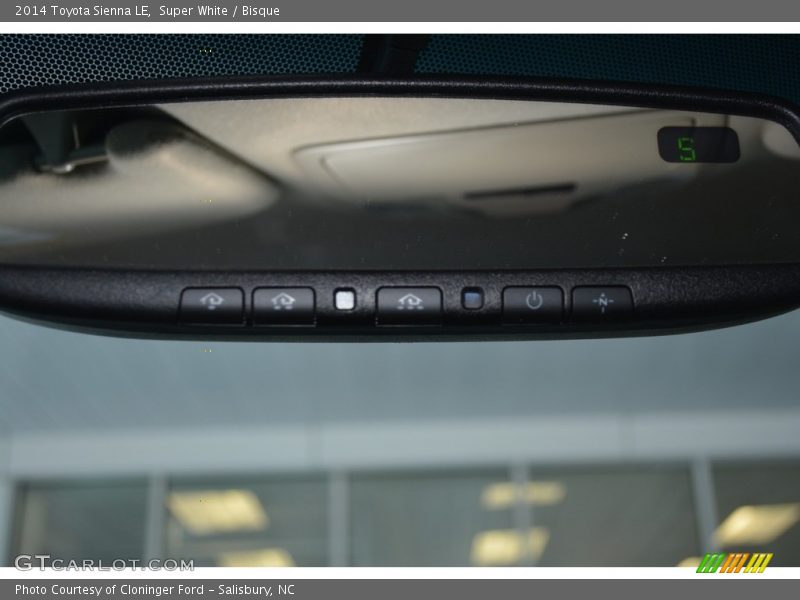 Super White / Bisque 2014 Toyota Sienna LE