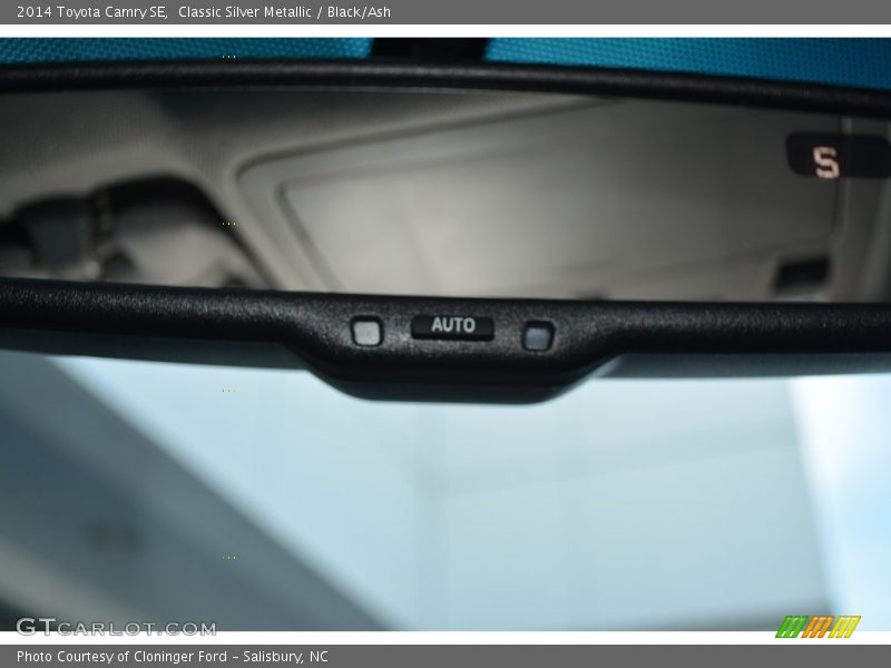 Classic Silver Metallic / Black/Ash 2014 Toyota Camry SE