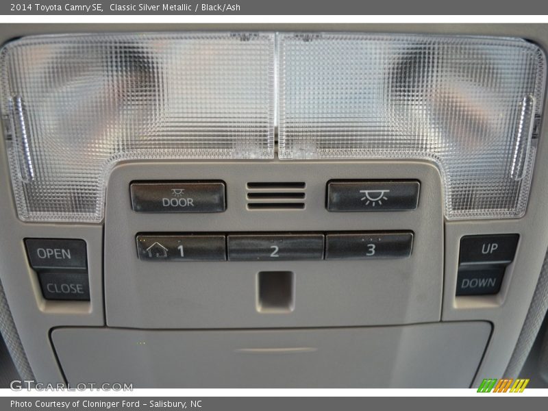 Classic Silver Metallic / Black/Ash 2014 Toyota Camry SE