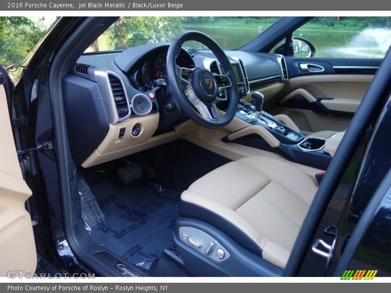 Jet Black Metallic / Black/Luxor Beige 2016 Porsche Cayenne