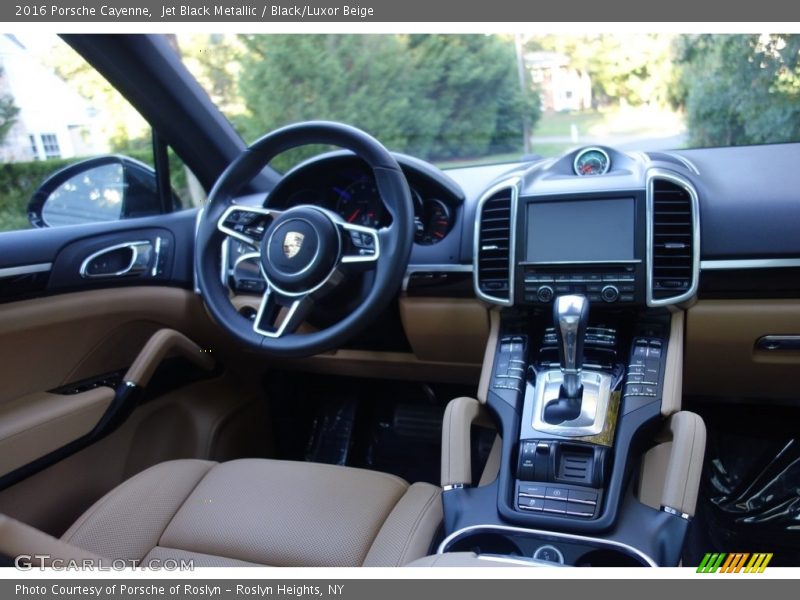 Jet Black Metallic / Black/Luxor Beige 2016 Porsche Cayenne