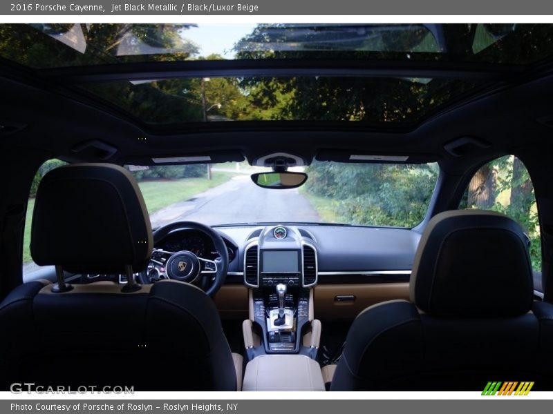 Jet Black Metallic / Black/Luxor Beige 2016 Porsche Cayenne