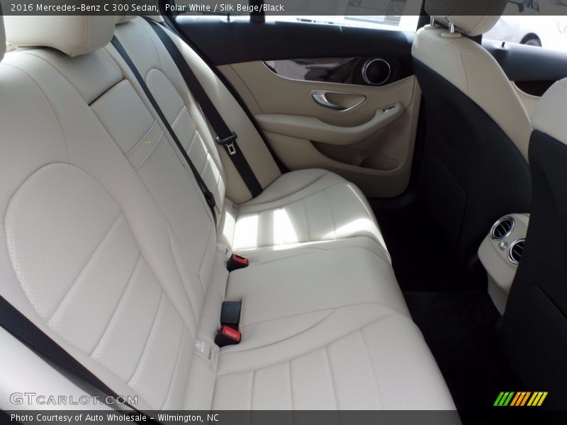Polar White / Silk Beige/Black 2016 Mercedes-Benz C 300 Sedan