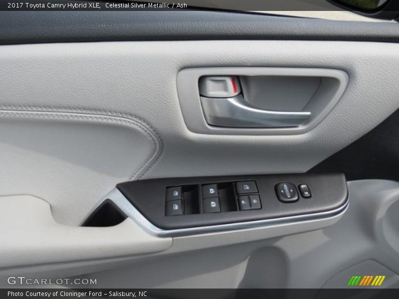 Controls of 2017 Camry Hybrid XLE
