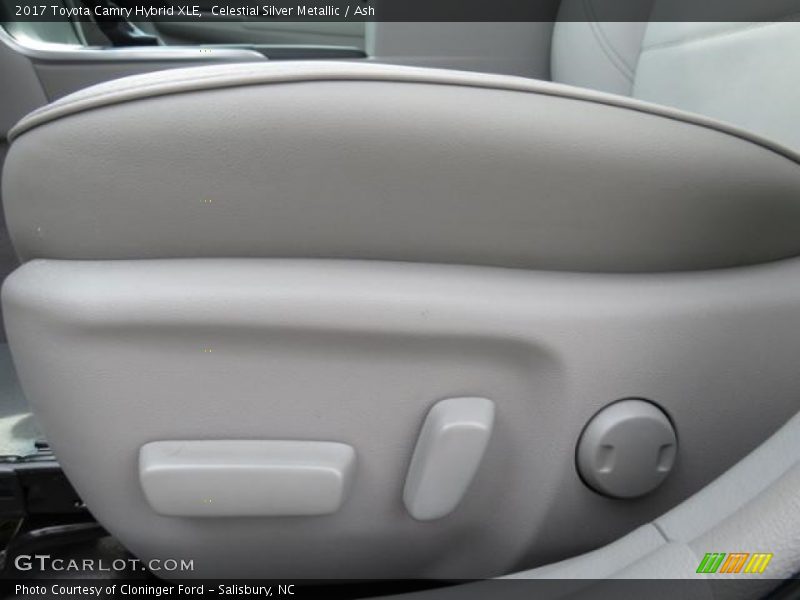 Controls of 2017 Camry Hybrid XLE