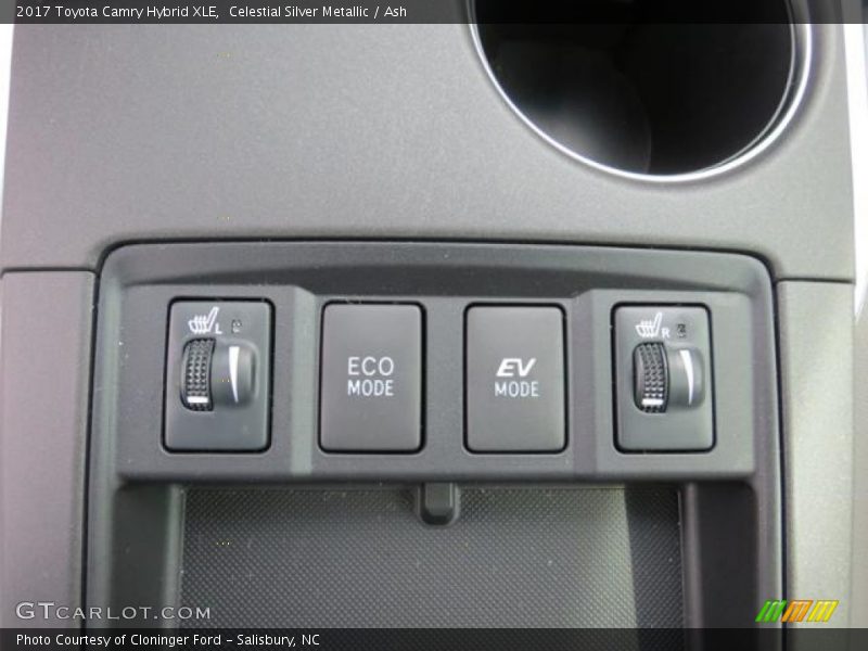 Controls of 2017 Camry Hybrid XLE