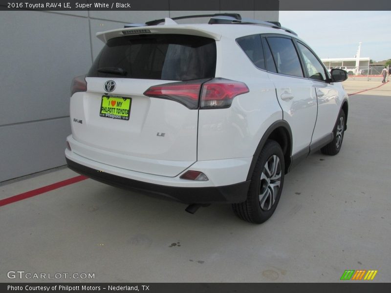 Super White / Black 2016 Toyota RAV4 LE