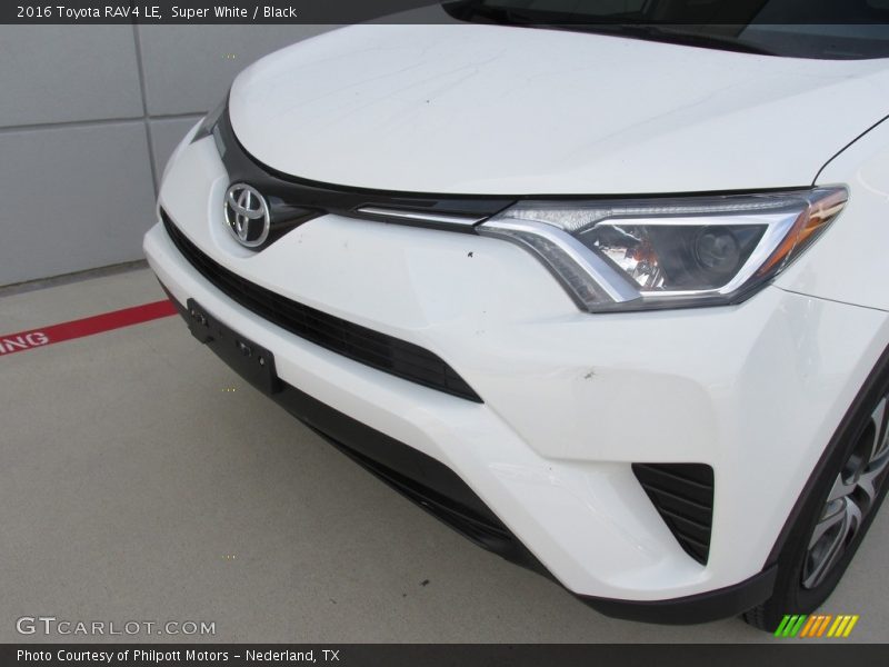 Super White / Black 2016 Toyota RAV4 LE