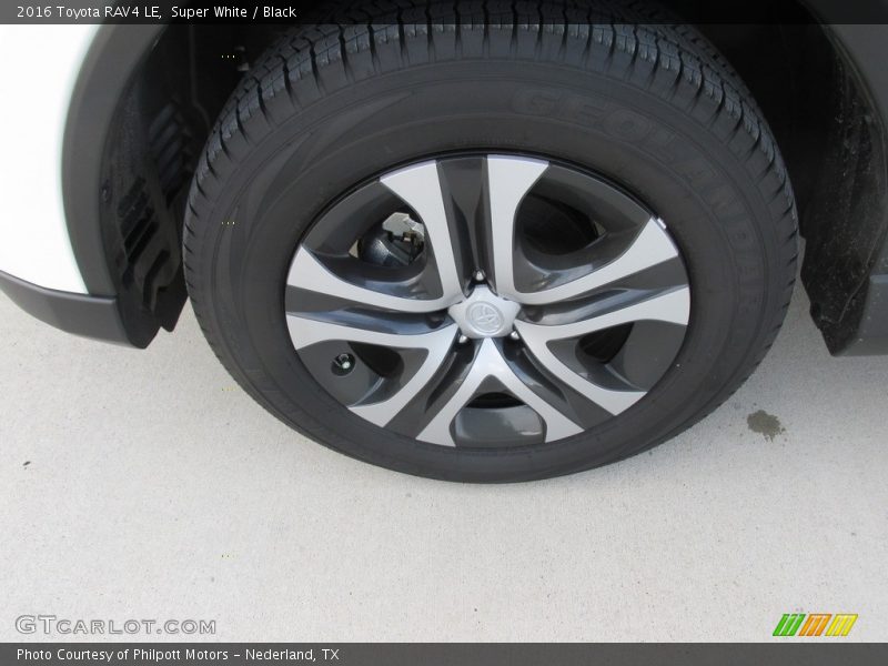 Super White / Black 2016 Toyota RAV4 LE