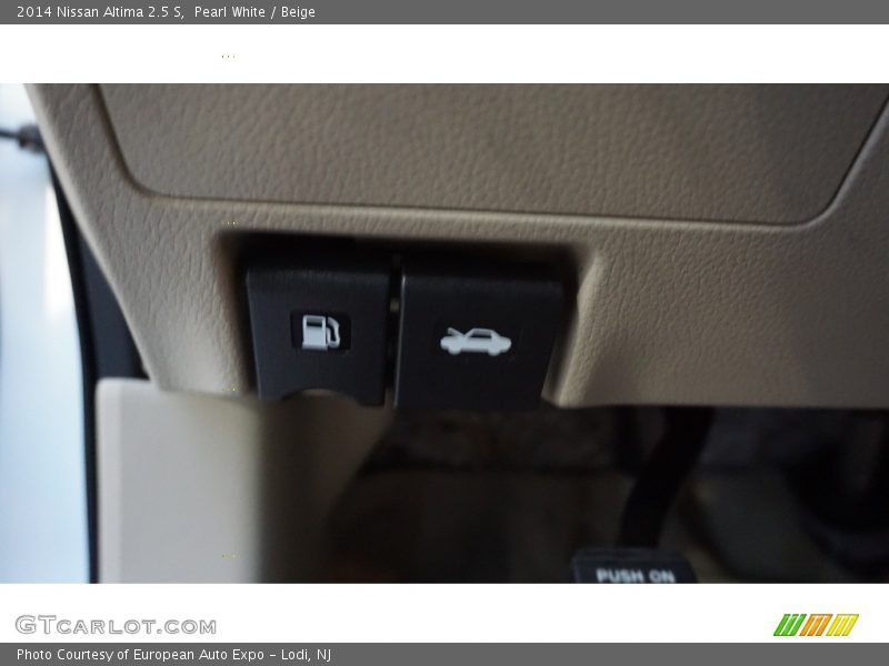 Pearl White / Beige 2014 Nissan Altima 2.5 S