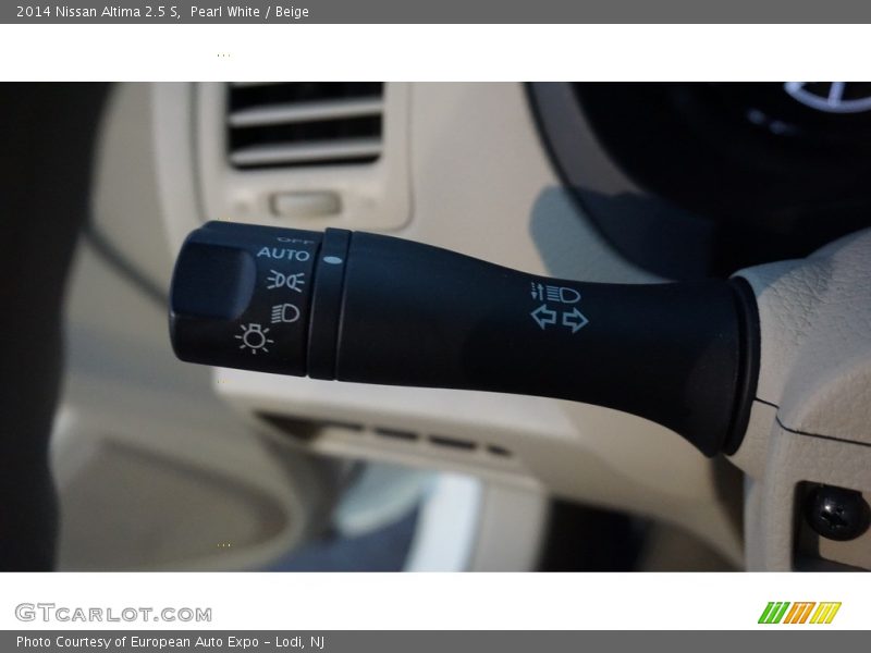 Pearl White / Beige 2014 Nissan Altima 2.5 S
