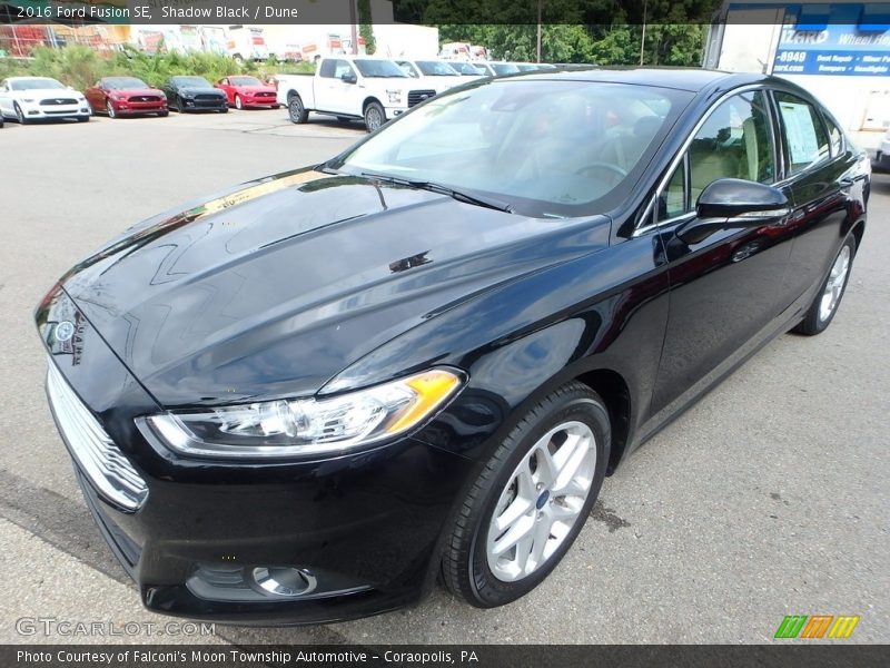 Front 3/4 View of 2016 Fusion SE