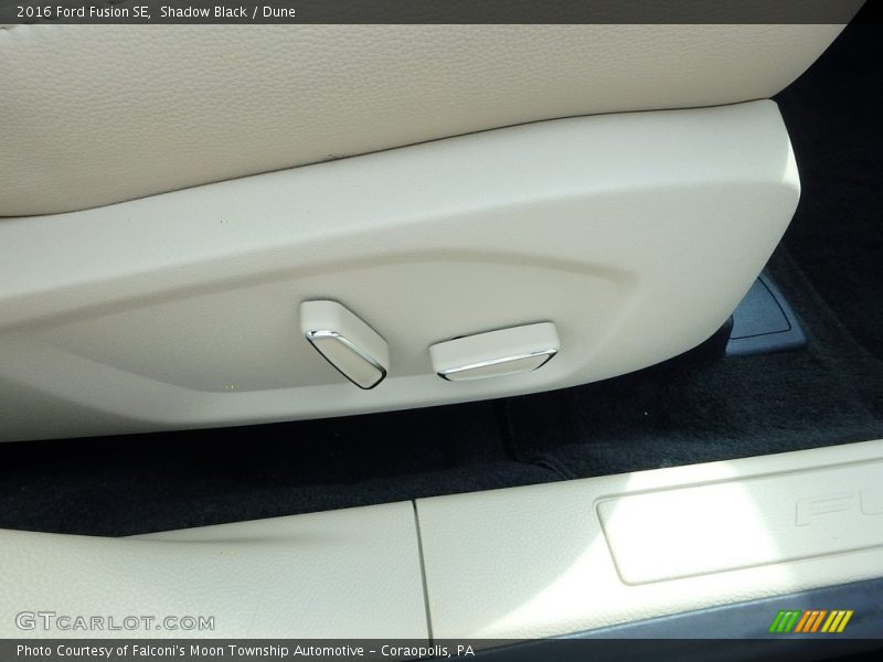 Shadow Black / Dune 2016 Ford Fusion SE