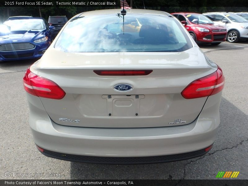 Tectonic Metallic / Charcoal Black 2015 Ford Focus SE Sedan
