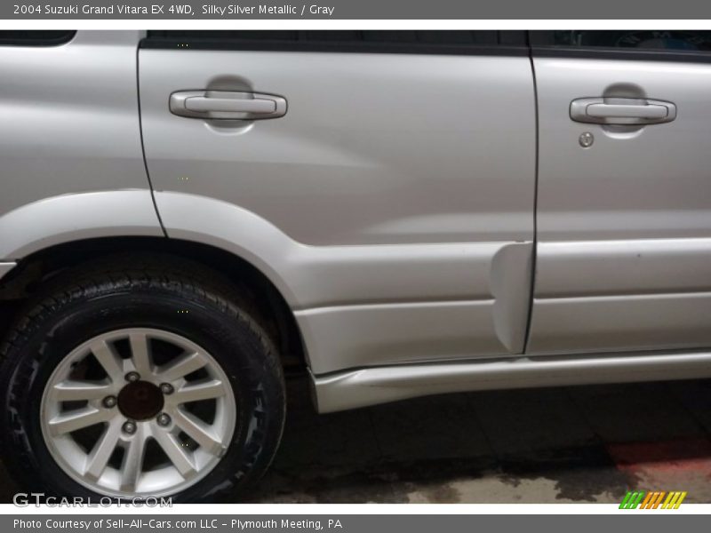 Silky Silver Metallic / Gray 2004 Suzuki Grand Vitara EX 4WD