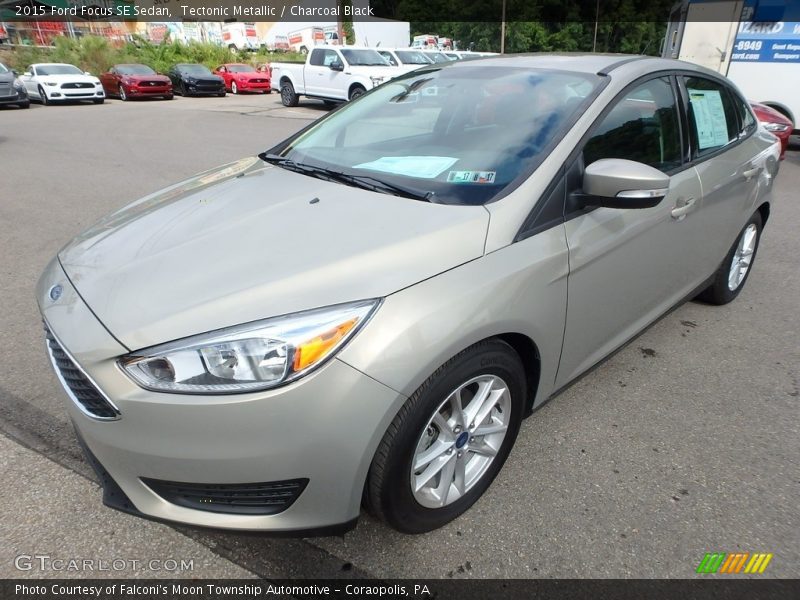 Tectonic Metallic / Charcoal Black 2015 Ford Focus SE Sedan