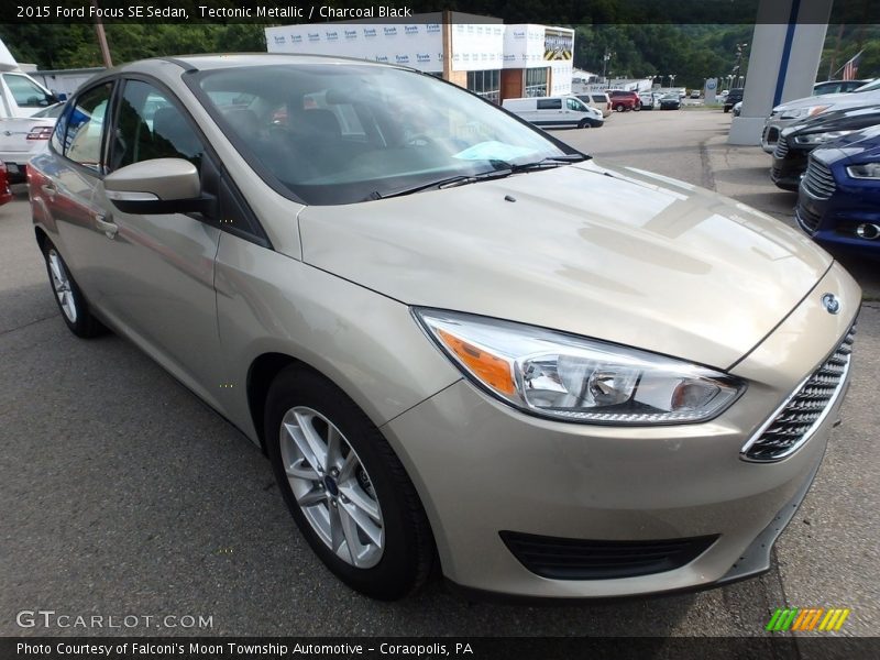 Tectonic Metallic / Charcoal Black 2015 Ford Focus SE Sedan