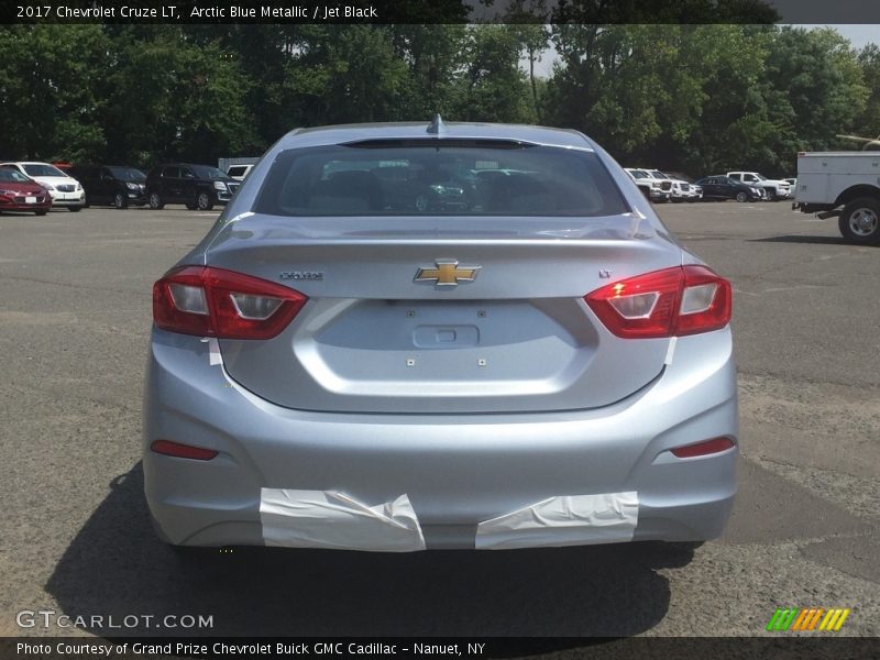 Arctic Blue Metallic / Jet Black 2017 Chevrolet Cruze LT