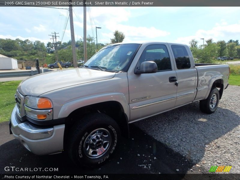 Front 3/4 View of 2005 Sierra 2500HD SLE Extended Cab 4x4
