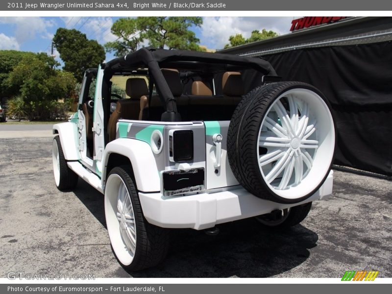 Bright White / Black/Dark Saddle 2011 Jeep Wrangler Unlimited Sahara 4x4