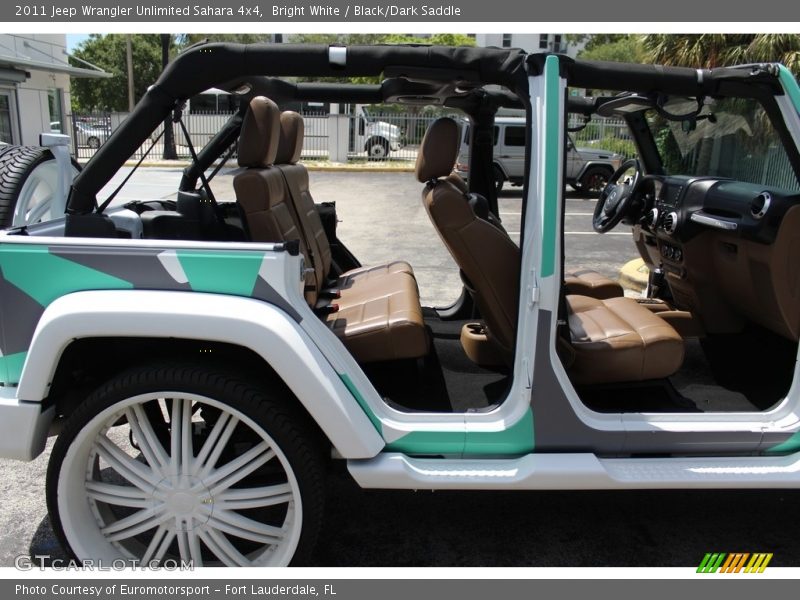 Bright White / Black/Dark Saddle 2011 Jeep Wrangler Unlimited Sahara 4x4