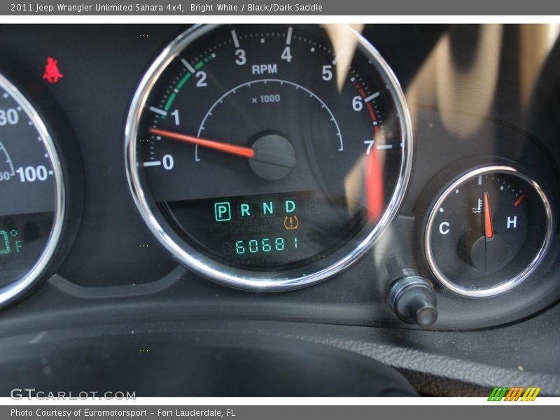 Bright White / Black/Dark Saddle 2011 Jeep Wrangler Unlimited Sahara 4x4