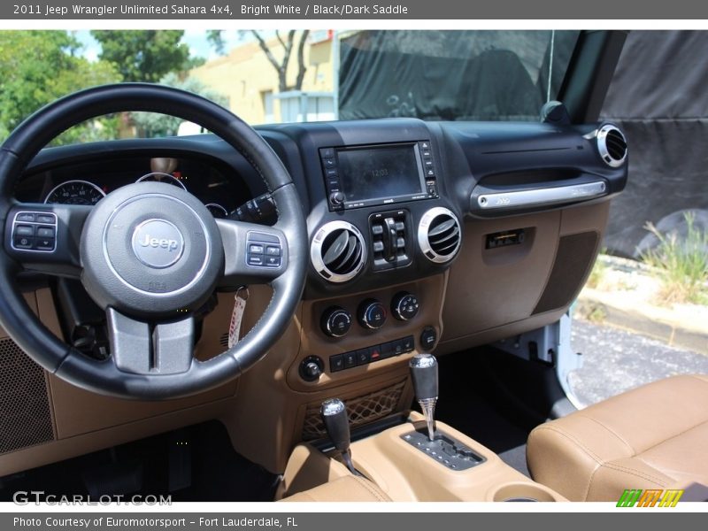 Bright White / Black/Dark Saddle 2011 Jeep Wrangler Unlimited Sahara 4x4