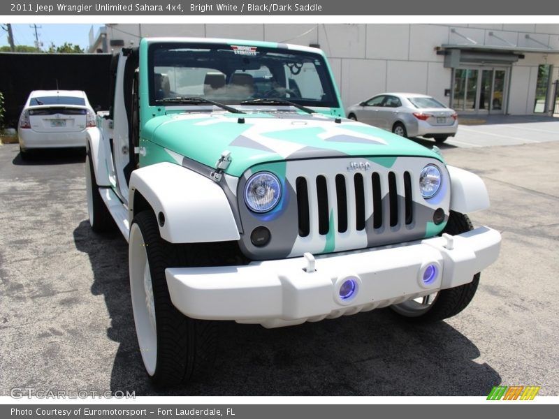 Bright White / Black/Dark Saddle 2011 Jeep Wrangler Unlimited Sahara 4x4