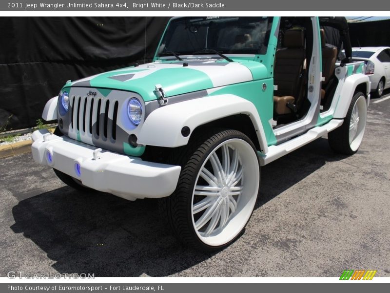 Bright White / Black/Dark Saddle 2011 Jeep Wrangler Unlimited Sahara 4x4