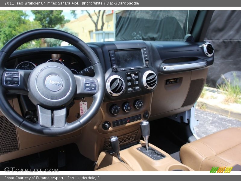 Bright White / Black/Dark Saddle 2011 Jeep Wrangler Unlimited Sahara 4x4