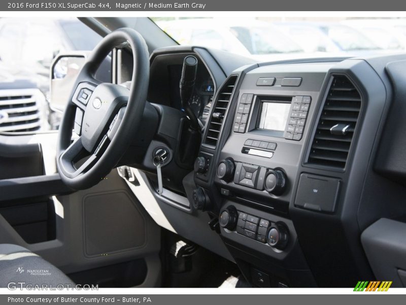 Magnetic / Medium Earth Gray 2016 Ford F150 XL SuperCab 4x4