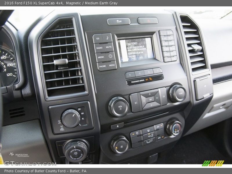 Magnetic / Medium Earth Gray 2016 Ford F150 XL SuperCab 4x4