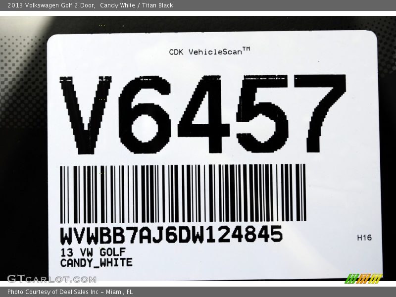 Candy White / Titan Black 2013 Volkswagen Golf 2 Door