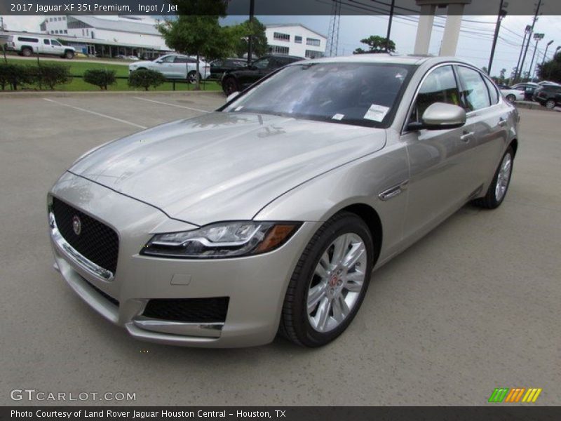 Front 3/4 View of 2017 XF 35t Premium