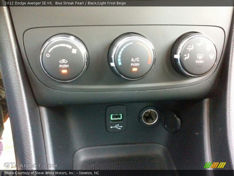 Blue Streak Pearl / Black/Light Frost Beige 2012 Dodge Avenger SE V6
