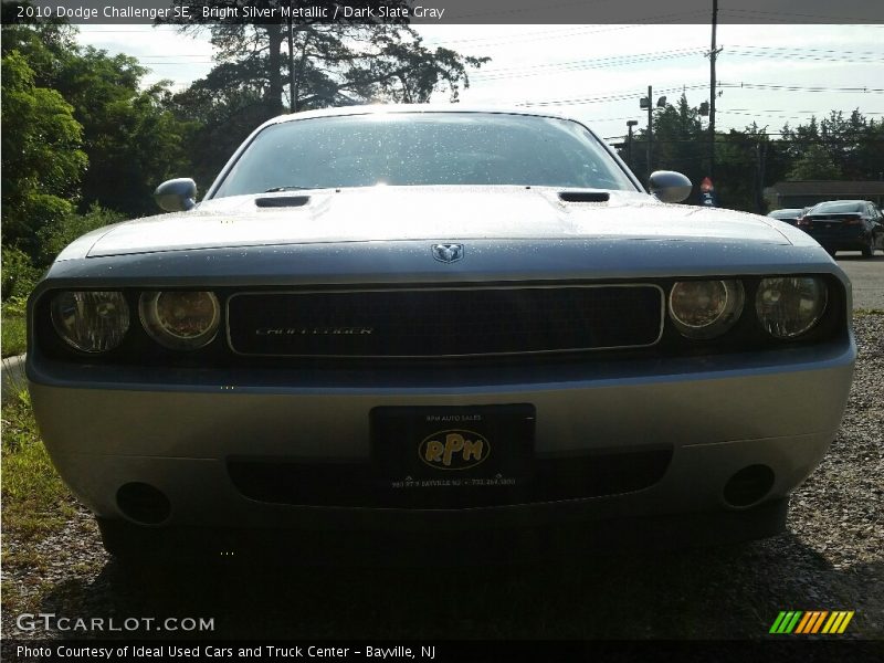 Bright Silver Metallic / Dark Slate Gray 2010 Dodge Challenger SE