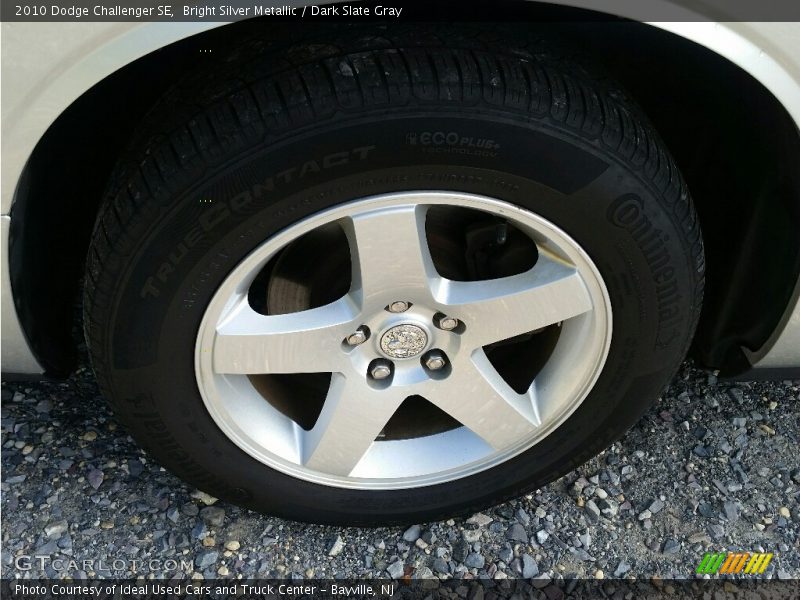 Bright Silver Metallic / Dark Slate Gray 2010 Dodge Challenger SE