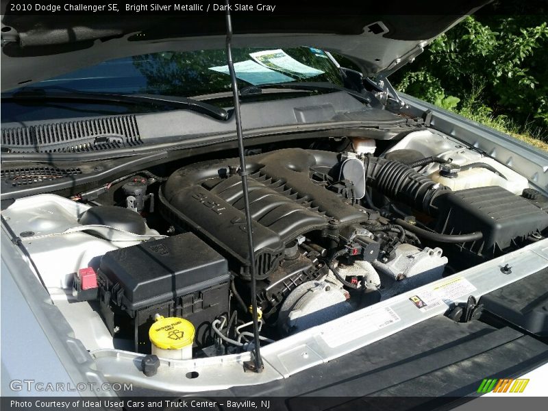 Bright Silver Metallic / Dark Slate Gray 2010 Dodge Challenger SE